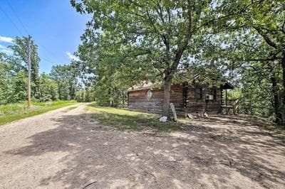 Studio w/ Deck: Near Thorncrown Chapel & Lakes