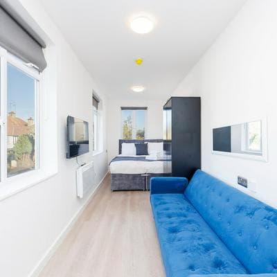 North West London Studio Apartment - Sleeps 3