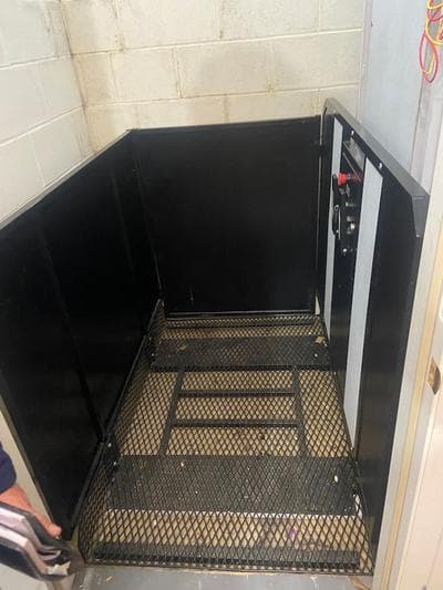 Hot tub bar and Pool Table Near Dear Park Manor