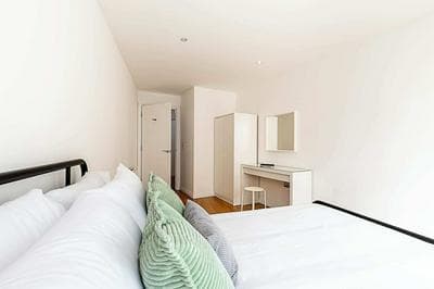 Bright Battersea Apartment