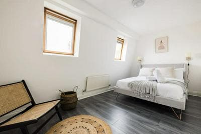 Stylish 2 Bedroom Apartment - Shepherd s Bush