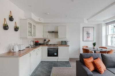 The Vanity Affair - Fitzrovia - by Frankie Says