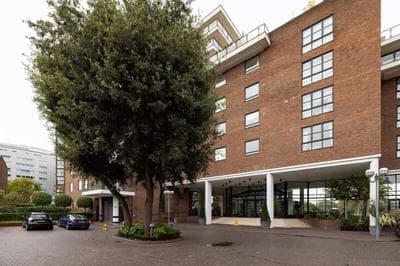 The River Thames View - Stunning 2bdr Flat With Study Room + Balcony