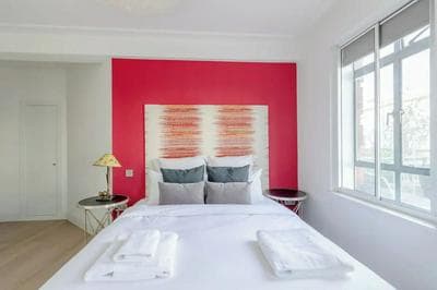 Sleek & Stylish 1BD Flat w/ Balcony - Kings Road