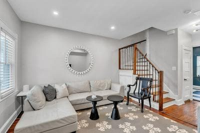 Chez Old Town Walk To Shops Metro & Waterfront 2 Bedroom Townhouse