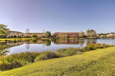 Kissimmee Townhome - 7 Mi to Disney Parks!