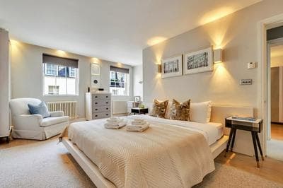 Luxe 4-bed Mews Home - 10 min to Harrods