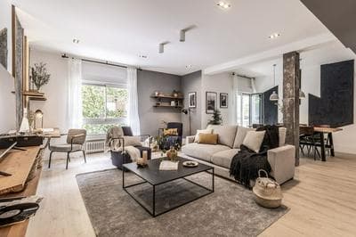Besalu - 3 Bedrooms and Balcony in Castilla