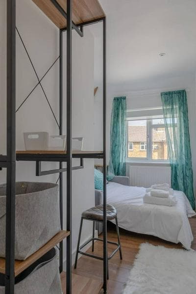 Modern & Spacious 3BD House - Canning Town