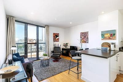 Bright Camden Retreat With Balcony