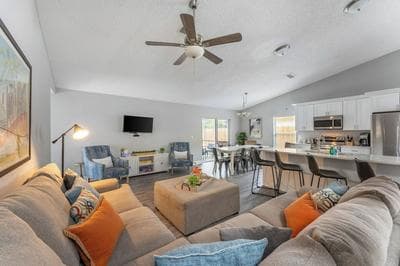 Heated Pool & Bathtub 4BR Near Disney