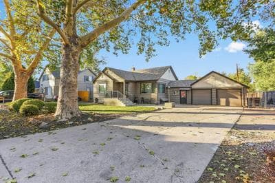 Spacious Family Home w/ Garage Game Room & Office!
