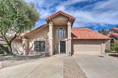 Private Pool, Gas Grill: Chic Glendale Home!