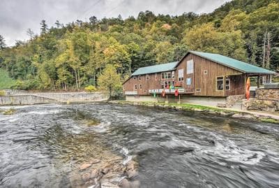 Pet-friendly Bryson City Cabin w/ Fire Pit + Deck!