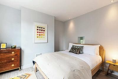 Renovated Historic Home & Garden in City Enclave