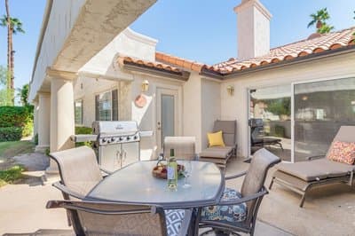 In Golf Course Community: Palm Desert Escape!
