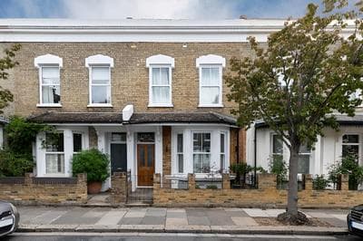 JOIVY Stunning 3 bed House Close to Westfield