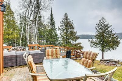 Sauna & Pool Table: Family Home on Lake Chicagon