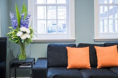 JOIVY Elegant 2 Bedroom Flat near Kensington Gardens