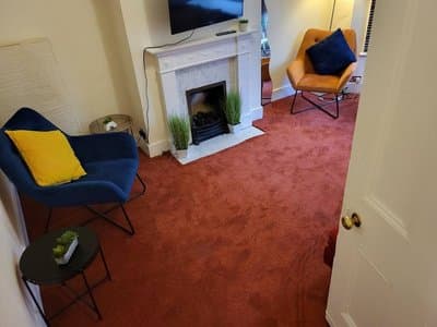 Cozy Fulham Retreat With Private Entrance & Hot Tub