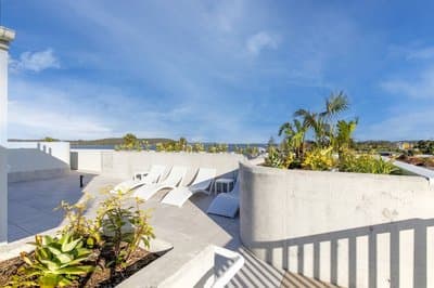 Joy at Ohana: Balcony & Pool Overlooking the Bay