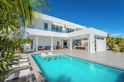 Beachside Villa, Amazing Views, Hotel Amenities v5