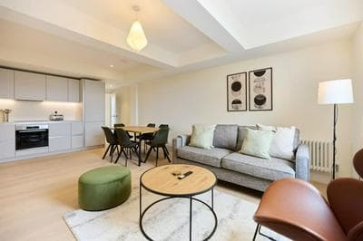 The East London Mile Hideout - Trendy 3bdr Flat With Balcony