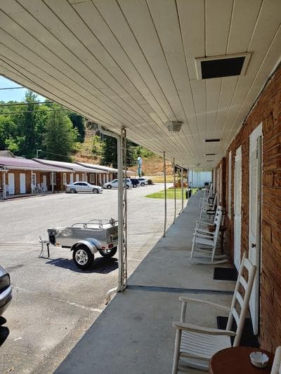 RoseWood Inn