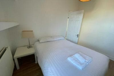 Charming and Serene 2 Bedroom Flat - Sands End