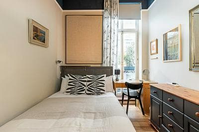 Beautiful Two Bedroom Abode Near Victoria