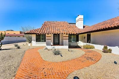 Pool & Putting Green: Pet-friendly Glendale Home
