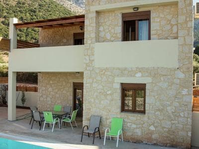 Beautiful new Stone Villa, Large Private Pool, Privacy, View of bay Bali, NW