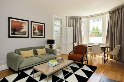 The West Kensington Hideout - Cozy 2bdr Flat With Garden
