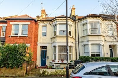 Homely 1-bed Apartment in Vibrant Zone 3 London