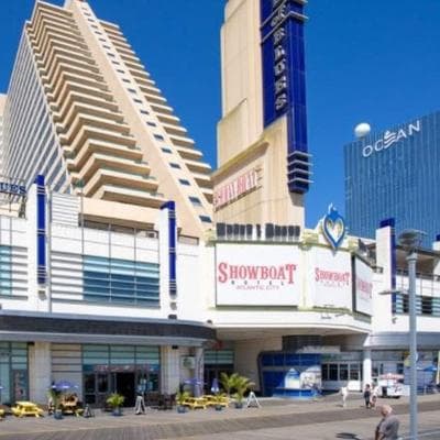 Beachfront Double Queen Cozysuites 42