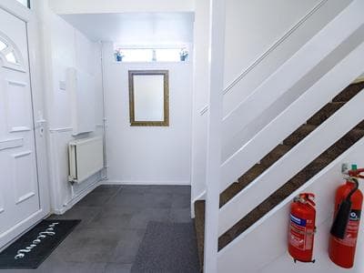 Inviting 3-bed House in London, Stay up to 6