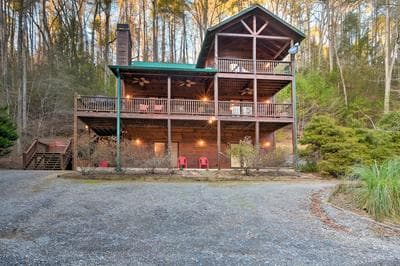 Riverside Ellijay Cabin w/ Hot Tub & Game Room
