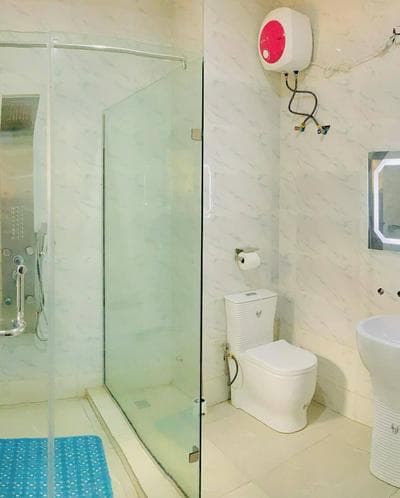 LINTOC HOTEL & SUITES LTD