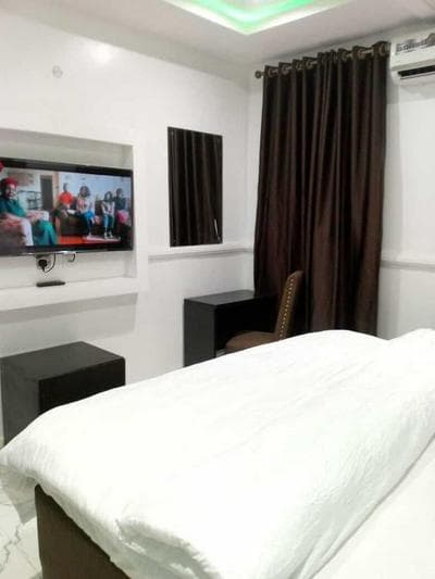London Branch Hotel and Restaurant