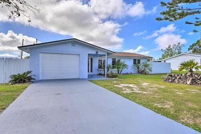 Englewood Escape w/ Screened-in Pool & Grill!