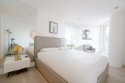 Central 2BD Flat w/ River View Balcony - Vauxhall!