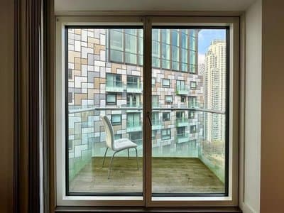 Studio Apartment w/ Balcony In Canary Wharf
