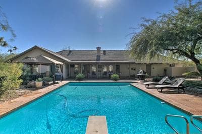 Game Room, Fire Pit & Putting Green: Glendale Home