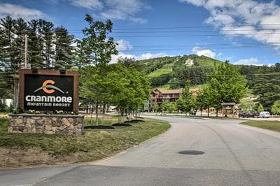 Half Mile to Ski Slopes: Conway Condo w/ Hot Tub!