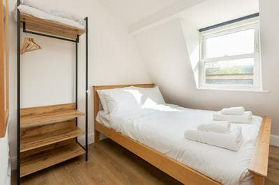 Spaciously Renovated 2BD Flat - Camden