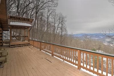 Smoky Mountain Cabin w/ Hot Tub & Views!