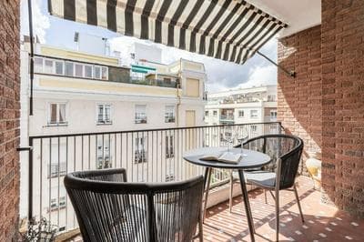 Alonso - 3 Bedrooms With Terrace in Rios Rosas