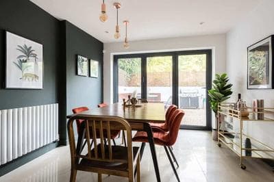 The Heart of Shepherds Bush - Modern 2bdr Apartment With Garden