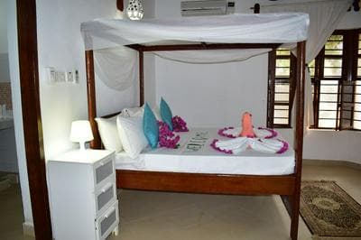 Room in Guest Room - Romantic Room With Access to Beach Ideal for 2 Guests, in Kigomani, Zanzibar
