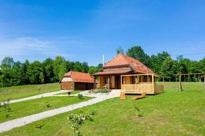 Chalet Markoci With Hot Tub